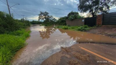 Imagem da notícia Chuva de 140 mm faz Rio Sucuriú subir 3 metros, transbordar em Costa Rica  e atingir pesque-pague na região da Capela